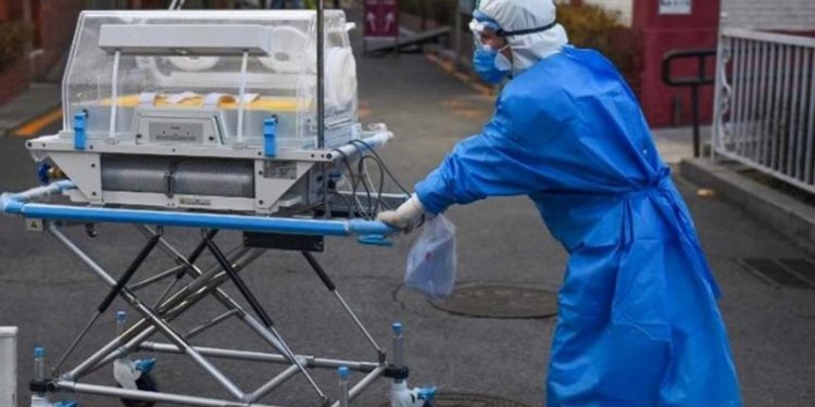 DIEZ RECIÉN NACIDOS SE INFECTAN DE CORONAVIRUS EN UNA MATERNIDAD DE RUMANÍA