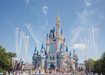 DISNEY WORLD EN ORLANDO SUSPENDE SIN SUELDO A MÁS DE 40 MIL TRABAJADORES
