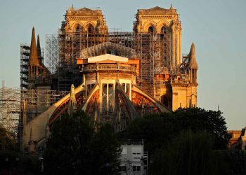 EL CORONAVIRUS FRENA LAS OBRAS DE RESTAURACIÓN EN NOTRE DAME