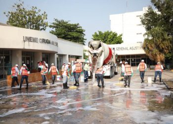 EL GOBIERNO DEL ESTADO Y CEMEX UNEN ESFUERZOS PARA LIMPIEZA Y DESINFECCIÓN DE ÁREAS DE ACCESO A HOSPITALES PÚBLICOS