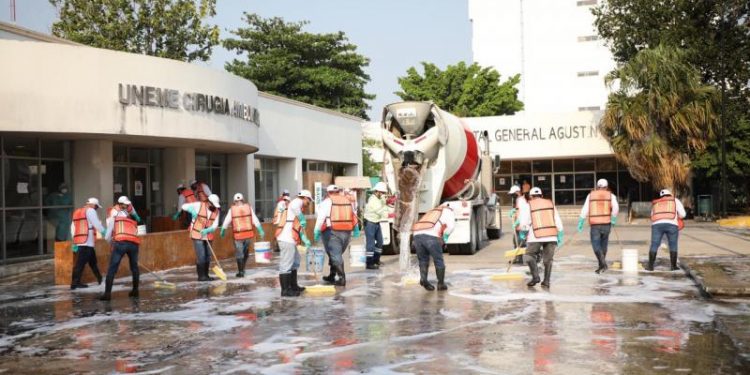 EL GOBIERNO DEL ESTADO Y CEMEX UNEN ESFUERZOS PARA LIMPIEZA Y DESINFECCIÓN DE ÁREAS DE ACCESO A HOSPITALES PÚBLICOS