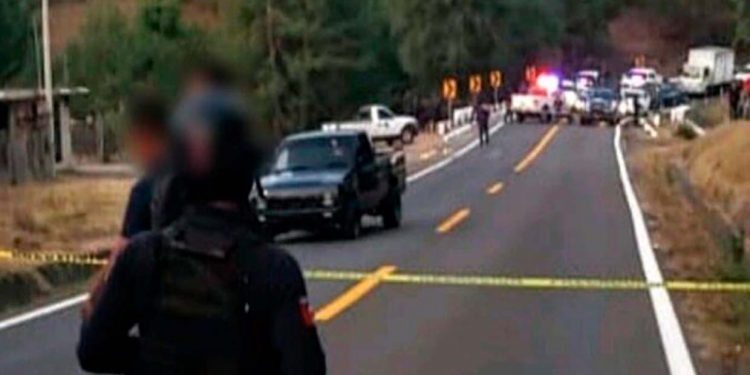 EMBOSCADA EN MICHOACÁN DEJA TRES POLICÍAS HERIDOS