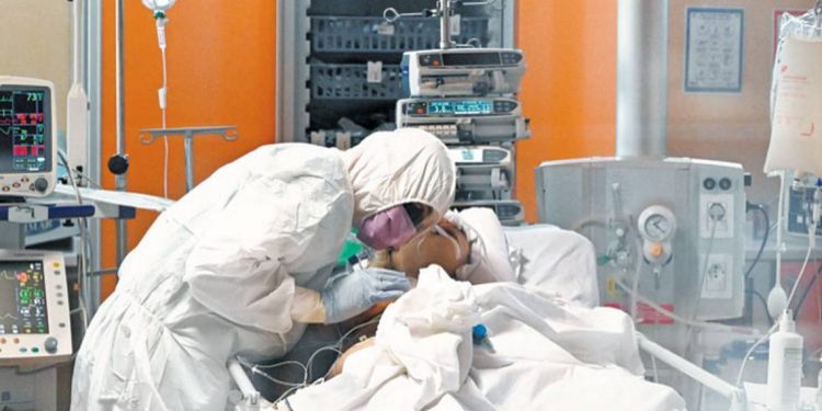 ENFERMERA CON COVID-19 DA A LUZ A BEBÉ EN MONCLOVA