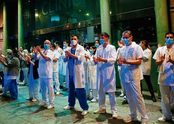 ESPAÑA REGISTRA MENOR CIFRA DE MUERTOS POR DÍA DE COVID-19
