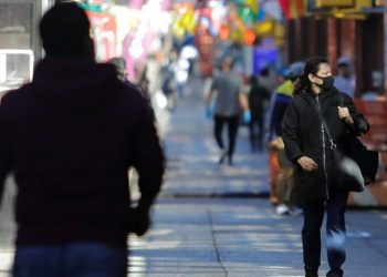 ESTADOS UNIDOS REGISTRA DOS MIL MUERTES POR COVID-19 EN UN DÍA