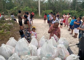 JOVEN EMPRESARIO CANCUNENSE LLEVA DESPENSAS A FAMILIAS DE ZONAS IRREGULARES