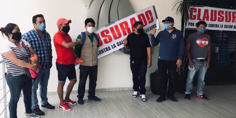 CLAUSURA COLECTIVO SIMBÓLICAMENTE A TV AZTECA OAXACA