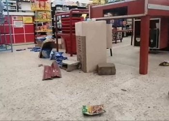 SAQUEAN TIENDAS EN CÁRDENAS, TABASCO; HAY TRES DETENIDOS