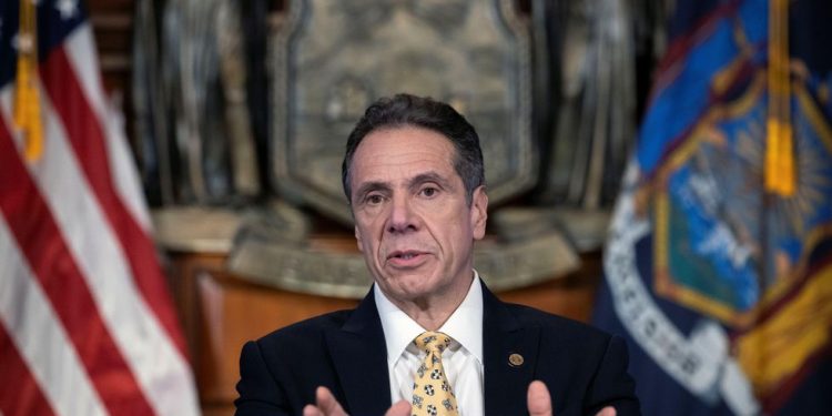 GOBERNADOR DE NUEVA YORK PIDE A TRUMP «LEVANTARSE Y TRABAJAR»