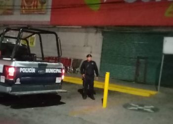 RESGUARDAN TIENDAS DE AUTOSERVICIO Y COMERCIO PARA EVITAR SAQUEOS EN COMALCALCO