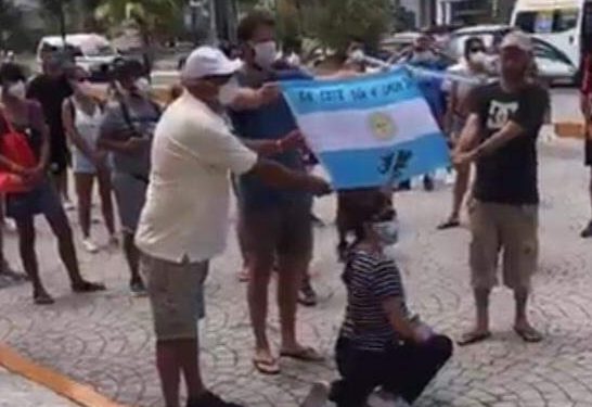 VACACIONISTAS ARGENTINOS EN CANCÚN PIDEN AYUDA A SU GOBIERNO PARA PODER REGRESAR A SU PAÍS