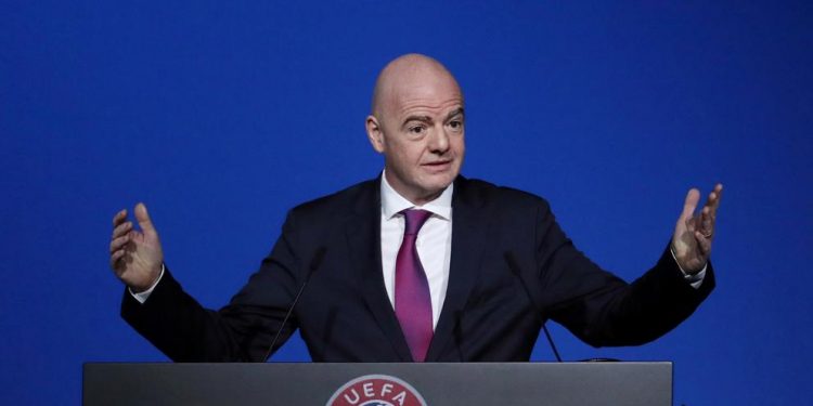 INFANTINO VE UN FUTBOL «MENOS ARROGANTE Y MÁS ACOGEDOR» TRAS LA PANDEMIA