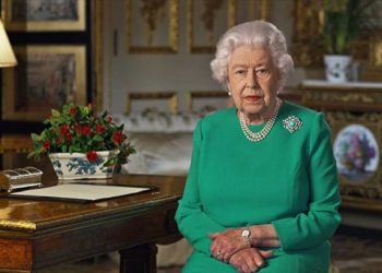 ISABEL II PIDE CALMA Y DETERMINACIÓN A LOS BRITÁNICOS PARA SUPERAR LA CRISIS