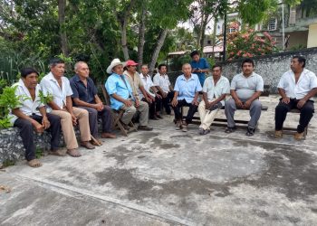 JERARCAS MAYAS EXIGEN A DIPUTADOS QUE HAGAN SU TRABAJO.