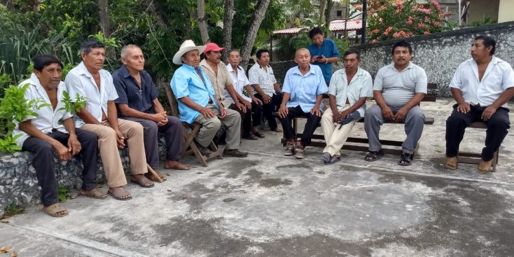 JERARCAS MAYAS EXIGEN A DIPUTADOS QUE HAGAN SU TRABAJO.