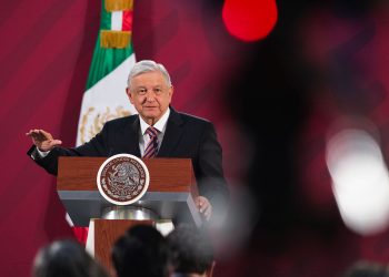 LÓPEZ OBRADOR HABLA CON EL GOBERNADOR DE BANXICO SOBRE DEPRECIACIÓN DEL PESO