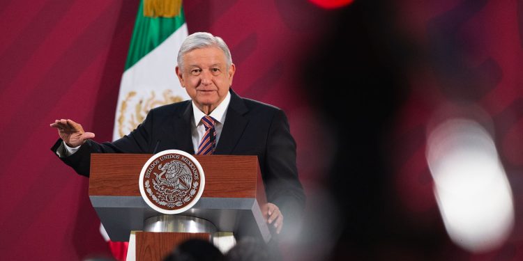 LÓPEZ OBRADOR HABLA CON EL GOBERNADOR DE BANXICO SOBRE DEPRECIACIÓN DEL PESO