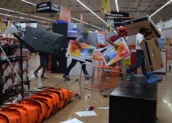 «MALOS CIUDADANOS» QUIENES SE METEN A TIENDAS A SAQUEAR, DICE AMLO