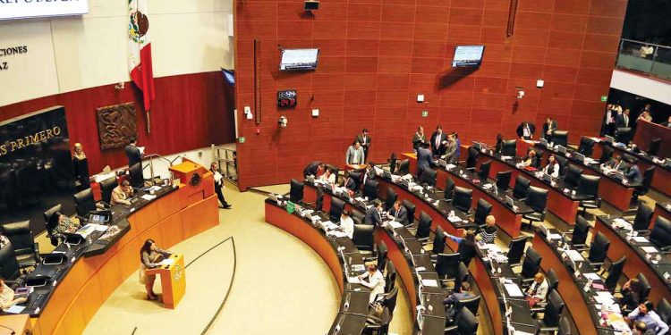 MONREAL PIDE A OPOSICIÓN IR AL SENADO PARA AVALAR LEY DE AMNISTÍA