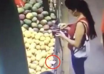 MUJER ROBA BILLETE A NIÑO EN MERCADO DE APATZINGÁN