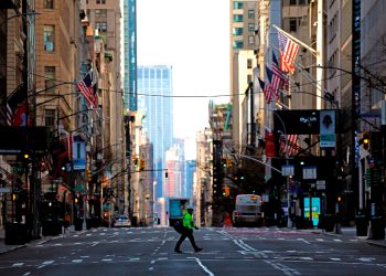 NUEVA YORK PIDE SALIR A LA CALLE CON LA BOCA Y LA NARIZ CUBIERTAS