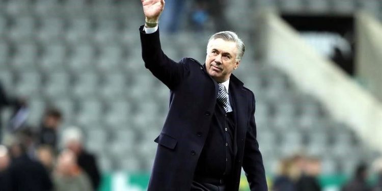 PARA CARLO ANCELOTTI, JUGAR A PUERTA CERRADA SÍ ES UNA OPCIÓN