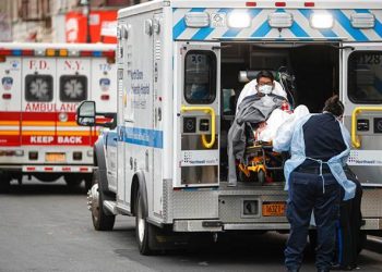 REPORTA EU MÁS DE 2 MIL MUERTES EN UN DÍA POR COVID-19