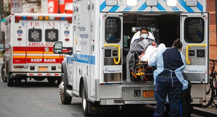 REPORTA EU MÁS DE 2 MIL MUERTES EN UN DÍA POR COVID-19