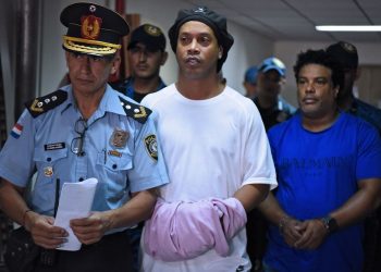 RONALDINHO SALE DE LA CÁRCEL DE PARAGUAY