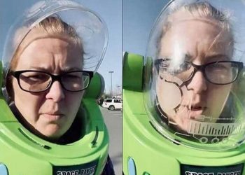 SEÑORA CON CASCO DE BUZZ LIGHTYEAR EN EL SÚPER, SE VUELVE VIRAL