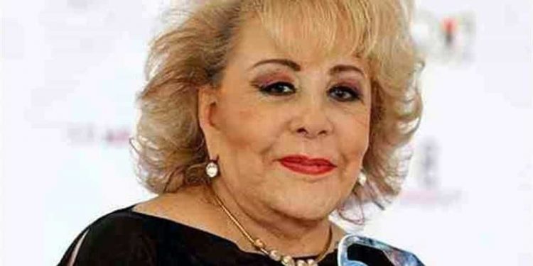 SILVIA PINAL CONTINÚA EN EL HOSPITAL Y RECIBE TERAPIA