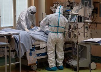 SUBEN EL SUELDO A PERSONAL MÉDICO DE MICHOACÁN QUE COMBATE EL COVID-19