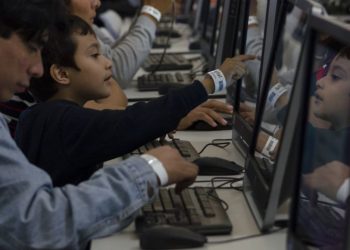 TRAS UN MES DE ASUETO, 30 MILLONES REINICIAN CLASES VIRTUALES EN MÉXICO