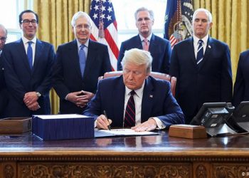 TRUMP AUTORIZA MEDIO BILLÓN DE DÓLARES MÁS EN APOYOS POR COVID-19