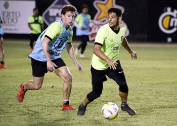 SE UNEN FUTBOLISTAS Y EXJUGADORES PARA NO ELIMINAR EL ASCENSO MX