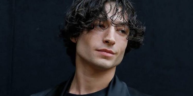 VIRALIZAN VIDEO DE EZRA MILLER ATACANDO A UNA FAN