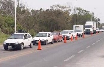 PARA MANTENER LIBRE DE CORONAVIRUS EL MUNICIPIO DE BACALAR Y COADYUVAR EN LA CONTENCIÓN DE LA PANDEMIA, ESTABLECEN FILTROS CARRETEROS.