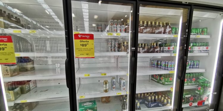EXISTE UN DESABASTO DE CERVEZA EN BENITO JUÁREZ, YA NO PODRÁN DECIR «PA´ LA CALOR»
