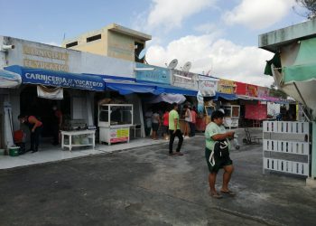 POCOS SALEN POR SUS COMPRAS AL MERCADO