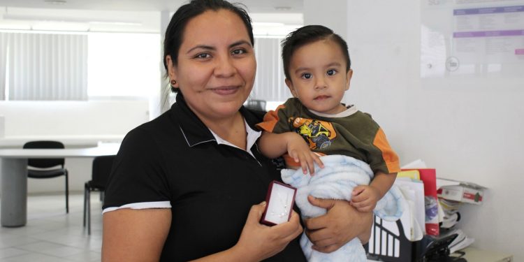 LA UNIVERSIDAD DEL CARIBE RECONOCE Y APOYA A LAS MADRES TRABAJADORAS