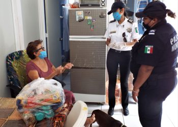POLICÍA MUNICIPAL DE SOLIDARIDAD Y ASOCIACIÓN CIVIL ENTREGAN DESPENSAS A VIGILANTES CIUDADANOS