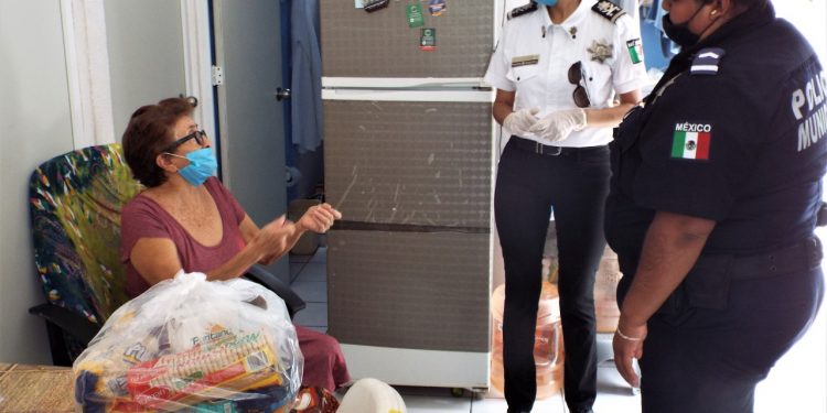 POLICÍA MUNICIPAL DE SOLIDARIDAD Y ASOCIACIÓN CIVIL ENTREGAN DESPENSAS A VIGILANTES CIUDADANOS