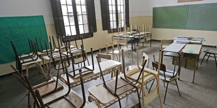 PADRES DE FAMILIA CONSIDERAN DE ALTO RIESGO VOLVER A CLASES EL 1 DE JUNIO