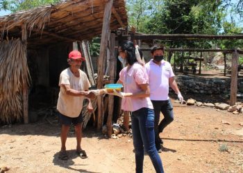 DIF MUNICIPAL ENTREGA RACIONES DE COMIDA PARA ADULTOS MAYORES EN CONDICIONES DE VULNERABILIDAD