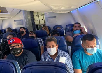 DIFUNDEN IMÁGENES DE VUELO CANCÚN-CDMX A TOPE