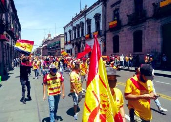 PROTESTA LA GENTE EN MORELIA PORQUE SE LLEVAN A MONARCAS A MAZATLÁN