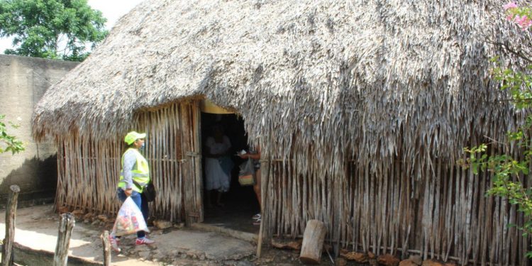 LA AYUDA ALIMENTARIA QUE ENVIA EL GOBERNADOR CARLOS JOAQUÍN LLEGA A LAS COMUNIDADES MÁS DISTANTES