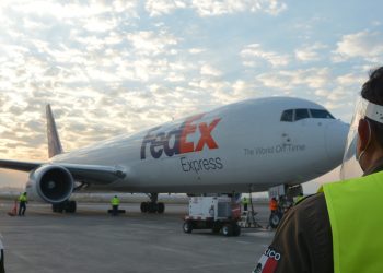 ARRIBO DE EQUIPO MÉDICO PROCEDENTE DE ESTADOS UNIDOS AL AEROPUERTO INTERNACIONAL DE TOLUCA, ESTADO DE MÉXICO.