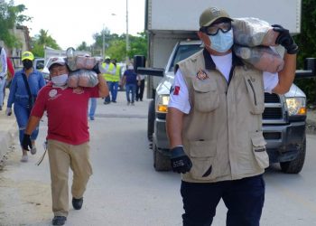 SIN DESCANSO AYUNTAMIENTO CONTINÚA REPARTIENDO APOYO ALIMENTARIO EN RANCHO VIEJO Y FRANCISCO MAY