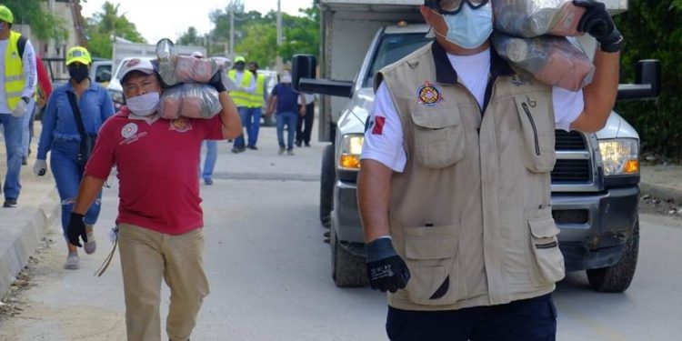 SIN DESCANSO AYUNTAMIENTO CONTINÚA REPARTIENDO APOYO ALIMENTARIO EN RANCHO VIEJO Y FRANCISCO MAY